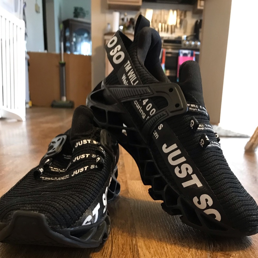 Great Just SO slide on athletic shoe in excellent pre owned condition.